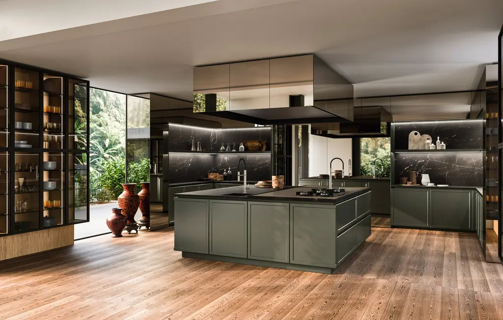 Cucina Snaidero Frame e Orbita con isola verde e cappa sospesa