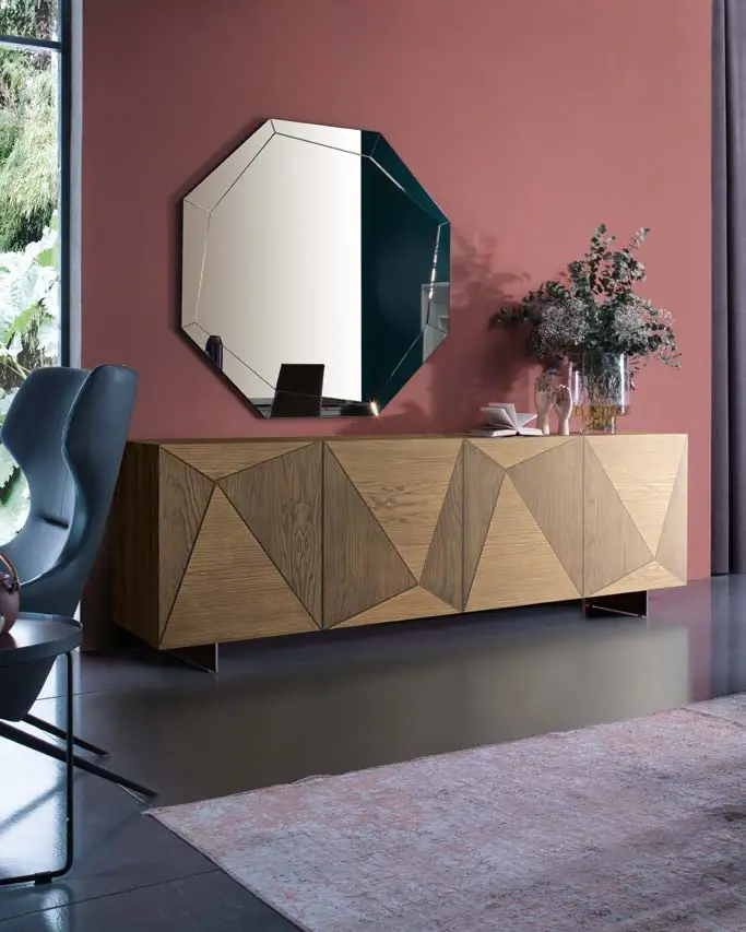 Madia in legno con ante a rilievo geometrico e specchio, Di Lazzaro Casa